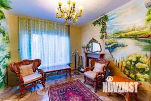 Дом 475м&sup2;, 3-этажный, участок 6 сот.  