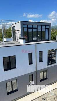 Коттедж 224м&sup2;, 3-этажный, участок 4 сот.  