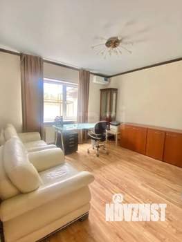 Дом 410м&sup2;, 3-этажный, участок 4 сот.  