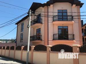 Дом 405м&sup2;, 3-этажный, участок 5 сот.  