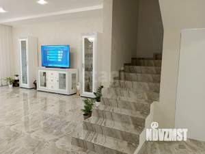 Дом 212м&sup2;, 3-этажный, участок 3 сот.  