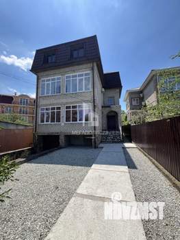 Дом 200м&sup2;, 3-этажный, участок 10 сот.  