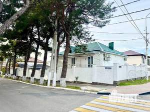 Дом 182м&sup2;, 3-этажный, участок 10 сот.  