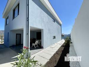 Дом 220м&sup2;, 2-этажный, участок 4 сот.  