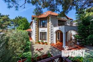 Коттедж 310м&sup2;, 2-этажный, участок 6 сот.  