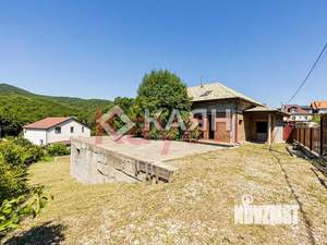 Дом 300м&sup2;, 3-этажный, участок 9 сот.  