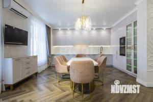 Дом 288м&sup2;, 3-этажный, участок 7 сот.  