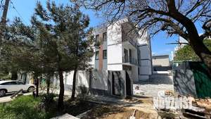 Дом 270м&sup2;, 3-этажный, участок 3 сот.  