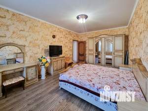 Дом 352м², 3-этажный, участок 4 сот.  