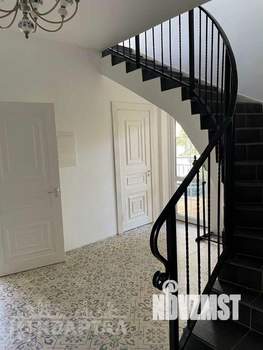 Дом 180м&sup2;, 2-этажный, участок 5 сот.  