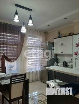 Дом 242м&sup2;, 2-этажный, участок 3 сот.  