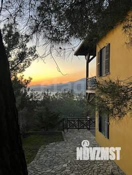 Дом 300м&sup2;, 3-этажный, участок 16 сот.  