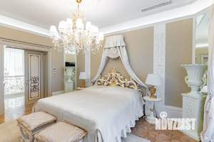 Коттедж 500м², 3-этажный, участок 15 сот.  