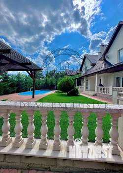 Дом 310м&sup2;, 2-этажный, участок 9 сот.  