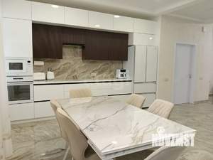 Дом 212м&sup2;, 3-этажный, участок 3 сот.  