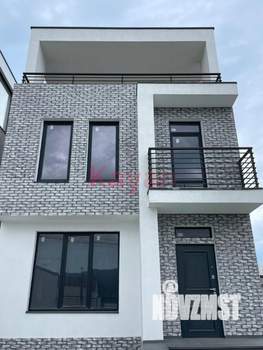 Дом 275м&sup2;, 3-этажный, участок 3 сот.  