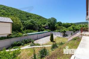 Дом 448м&sup2;, 3-этажный, участок 23 сот.  