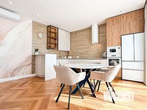 Коттедж 265м&sup2;, 3-этажный, участок 4 сот.  