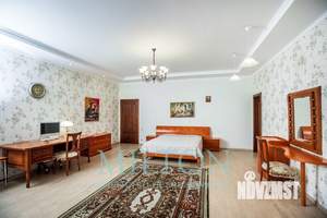 Дом 520м², 3-этажный, участок 14 сот.  