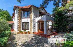 Коттедж 310м&sup2;, 2-этажный, участок 6 сот.  