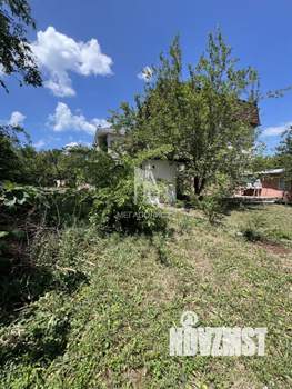 Дом 200м&sup2;, 3-этажный, участок 10 сот.  