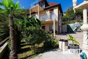 Дом 146м&sup2;, 3-этажный, участок 4 сот.  