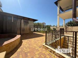 Коттедж 399м&sup2;, 2-этажный, участок 7 сот.  