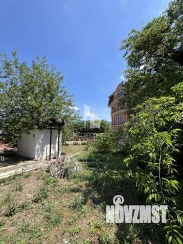 Дом 200м&sup2;, 3-этажный, участок 10 сот.  