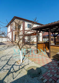 Дом 250м², 3-этажный, участок 6 сот.  