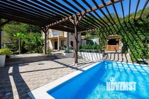 Дом 146м&sup2;, 3-этажный, участок 4 сот.  