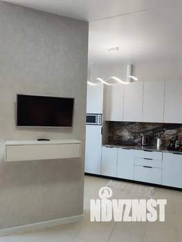 Студия квартира, посуточно, 38м2, 1/5 этаж