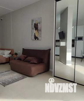 Студия квартира, посуточно, 38м2, 1/5 этаж