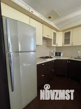 Студия квартира, посуточно, 40м2, 3/3 этаж