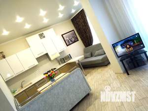 Студия квартира, посуточно, 42м2, 1/6 этаж