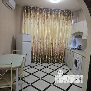 Студия квартира, посуточно, 30м2, 1/3 этаж