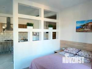 Студия квартира, посуточно, 43м2, 1/3 этаж