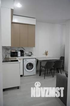 Студия квартира, посуточно, 40м2, 2/3 этаж