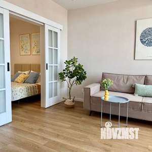 1-к квартира, посуточно, 42м2, 13/16 этаж