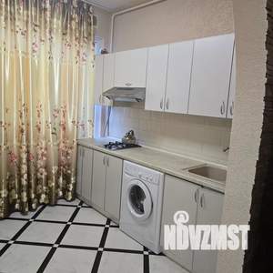 Студия квартира, посуточно, 30м2, 1/3 этаж