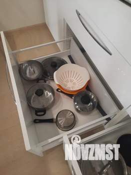 Студия квартира, посуточно, 42м2, 1/9 этаж