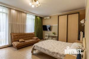 Студия квартира, посуточно, 30м2, 1/3 этаж