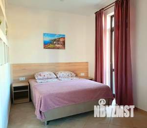 Студия квартира, посуточно, 43м2, 1/3 этаж