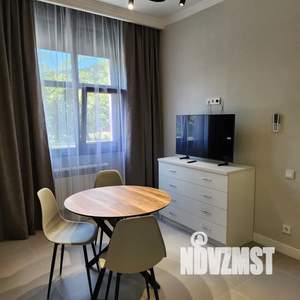 Студия квартира, посуточно, 35м2, 1/3 этаж