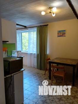 Студия квартира, посуточно, 43м2, 3/3 этаж