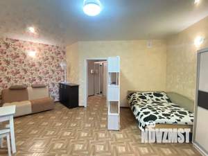 Студия квартира, посуточно, 35м2, 1/10 этаж
