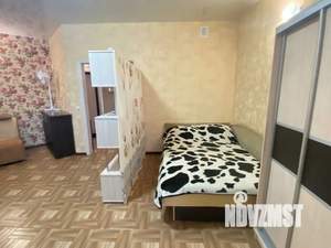Студия квартира, посуточно, 35м2, 1/10 этаж