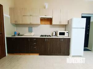 Студия квартира, посуточно, 30м2, 1/3 этаж