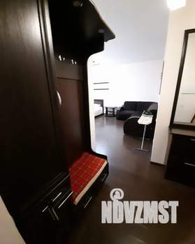 Студия квартира, посуточно, 38м2, 1/5 этаж