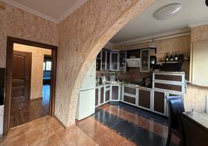 3-к квартира, вторичка, 100м2, 2/2 этаж