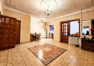 3-к квартира, вторичка, 100м2, 1/6 этаж